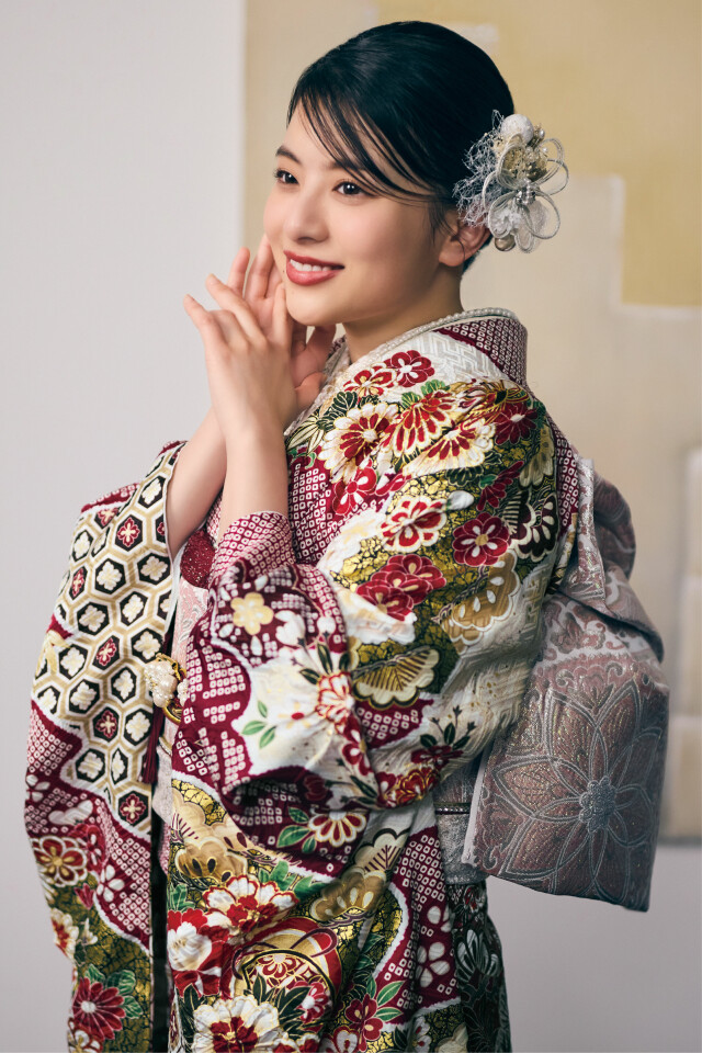 菊京屋の振袖 /赤色/白色/古典/花柄/ 出口夏希 赤絞り振袖 | My振袖