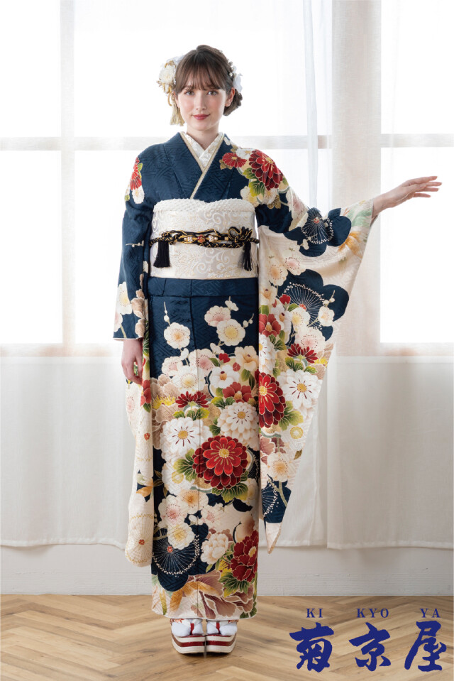 菊京屋の振袖 /紺色/古典/花柄/ 四季の花々入り紺色の古典 | My振袖