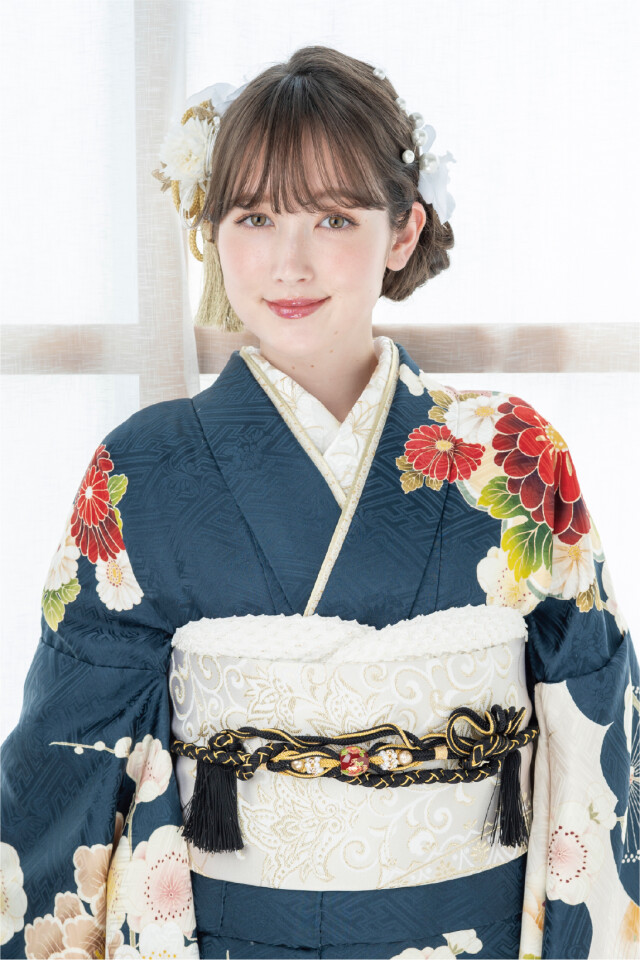 菊京屋の振袖 /紺色/古典/花柄/ 四季の花々入り紺色の古典 | My振袖 菊京屋の振袖 /紺色/古典/花柄/ 四季の花々入り紺色の古典 | My振袖