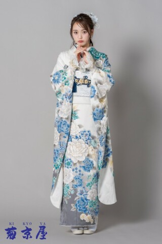 白地に濃淡ブルーの花舞_振袖_92014 | 菊京屋
