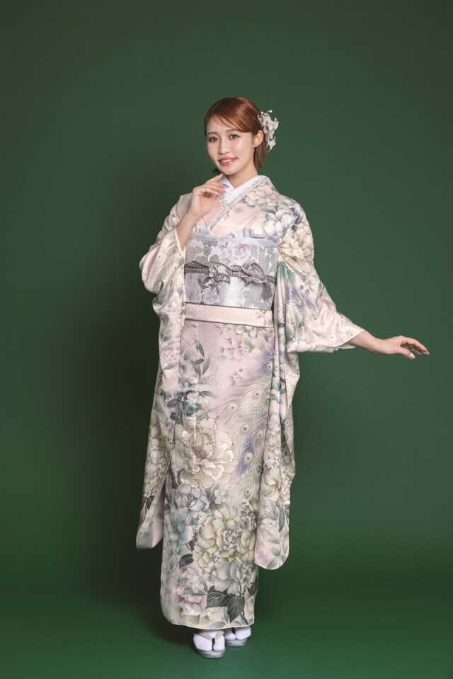 呉服の登美屋の振袖 /ベージュ色/その他色/古典/花柄/ 2026年王林爛漫 