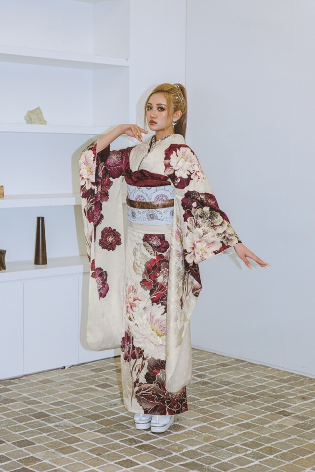 呉服の登美屋の振袖 /白色/その他色/古典/花柄/ 2026年NUTS | My振袖