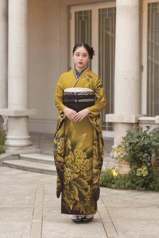 【マユ出品】✨未使用✨・正絹・梅柄・グレー・一つ紋・紋付・広衿・躾付き 2ページ目)呉服の登美屋の取り扱い振袖・商品ギャラリー | My振袖