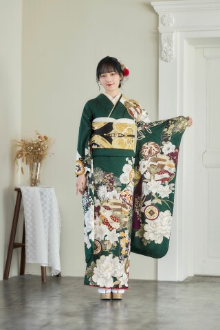 美品　ATELIER SAB 振袖　正絹　深緑色 Shine612】緑地に四季折々の花々が咲き誇る振袖｜成人式の振袖