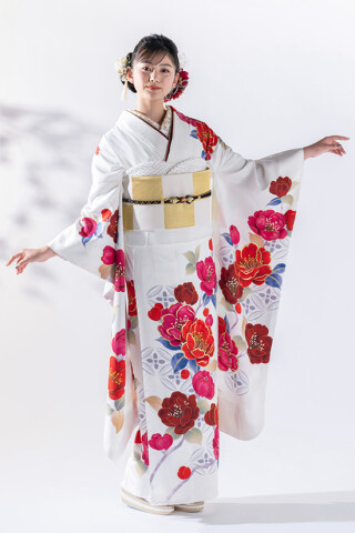 型染　白地　椿　振袖　着物　013a p 白 椿に七宝（【振袖・袋帯・長襦袢のセット商品】） | FURISODE