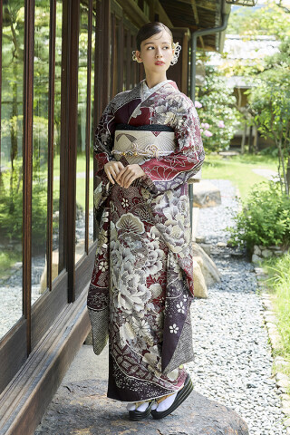 FURISODE LABの振袖 /紺色/古典/菊柄/ 【九重×中村里砂】RN-553 | My振袖
