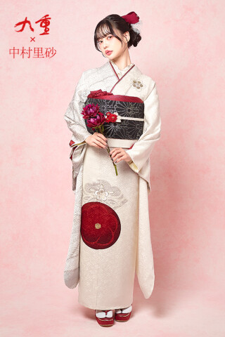 FURISODE LABの振袖 /ベージュ色/古典/菊柄/ 【九重×中村里砂】RN-551
