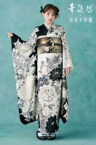 FURISODE LABの振袖 /ベージュ色/古典/菊柄/ 【九重×中村里砂】RN-551