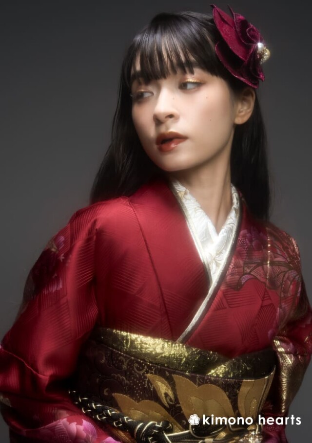 キモノハーツ／kimono heartsの振袖 /赤色/ゴールド色/グラマラス/百合