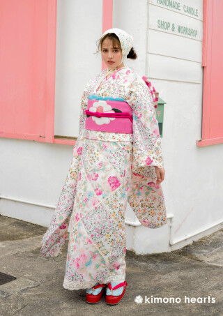 キモノハーツ／kimono heartsの振袖 /ピンク色/白色/レトロ/花柄/ KH