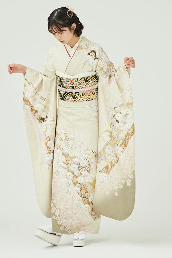 きものやまとの振袖 /ベージュ色/古典/花柄/ 振袖／慶び辻が花