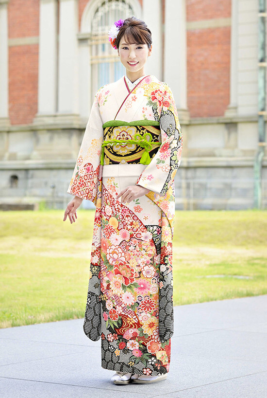 みやもとの振袖 /白色/黒色/古典/牡丹柄/ No.5 白地黒 | My振袖