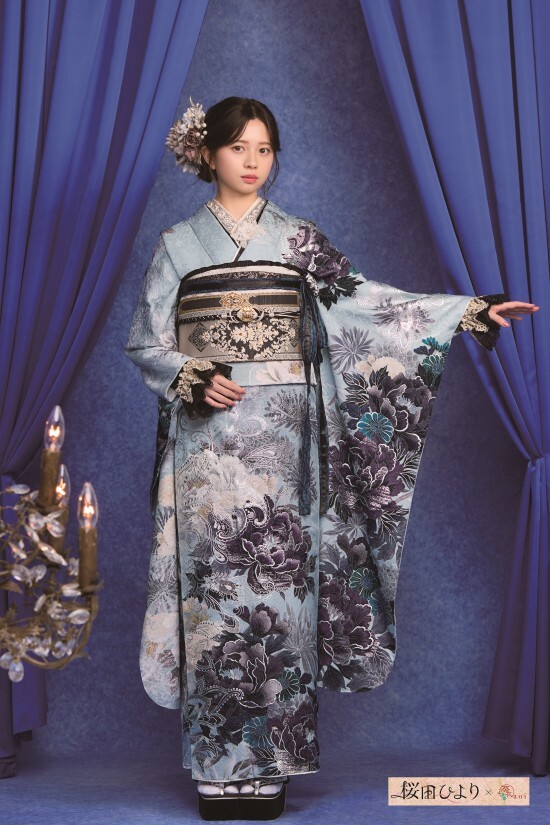 塩屋呉服店の振袖 /水色/黒色/エレガント/花柄/ 桜田ひより×葵衣 | My振袖