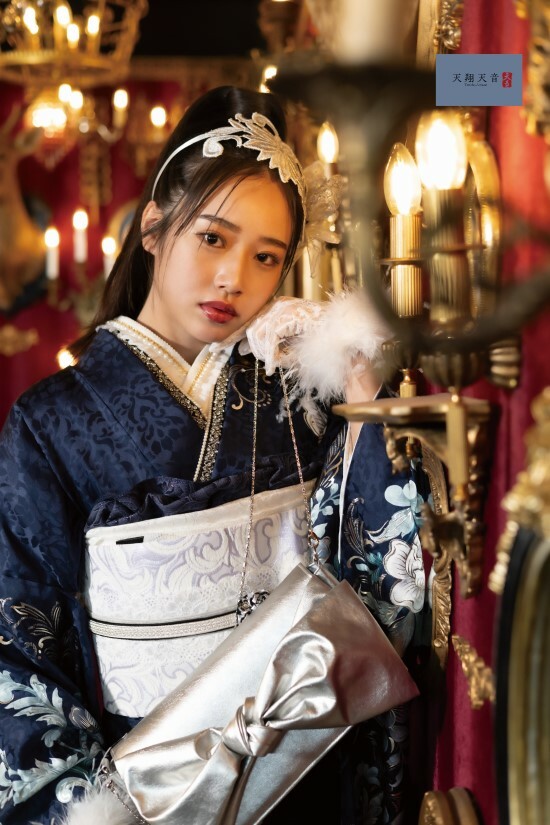 塩屋呉服店の振袖 /紺色/シルバー色/クール/花柄/ 天翔天音 | My振袖