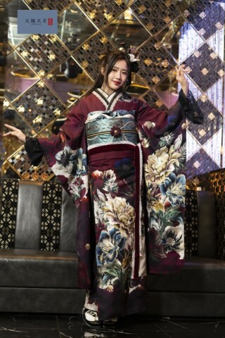 振袖　グレー　赤　紫　ゴールド　雪輪　花　染め疋田　熨し　/B42 ザ・ドアーズ ことぶきやの振袖 /赤色/古典/菊柄/ ひいな 赤 菊華に