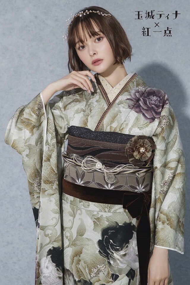 振袖 きものこまやの振袖 /ゴールド色/黒色/エレガント/バラ柄/ 玉城