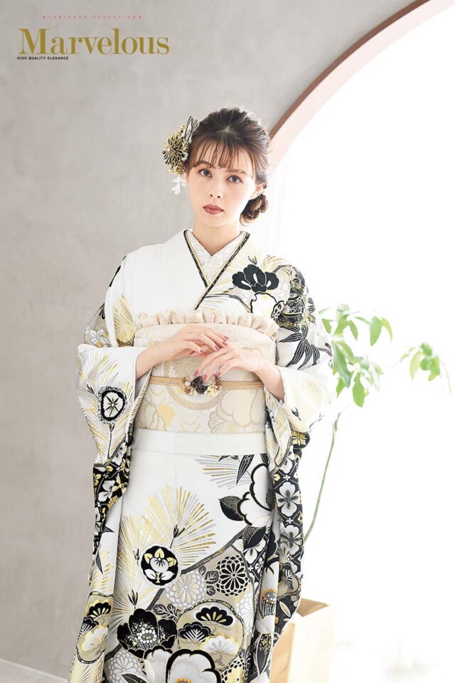 振袖 きものこまやの振袖 /白色/黒色/エレガント/椿柄/ マーベラス