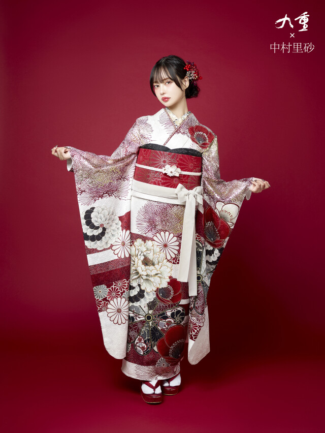 振袖 きものこまやの振袖 /白色/赤色/レトロ/牡丹柄/ 九重×中村里砂