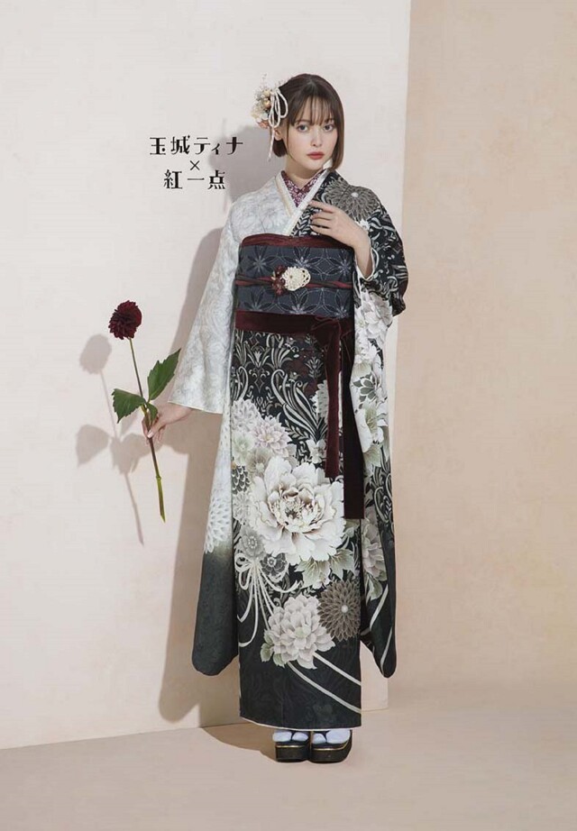 振袖 きものこまやの振袖 /黒色/白色/エレガント/牡丹柄/ 玉城ティナ