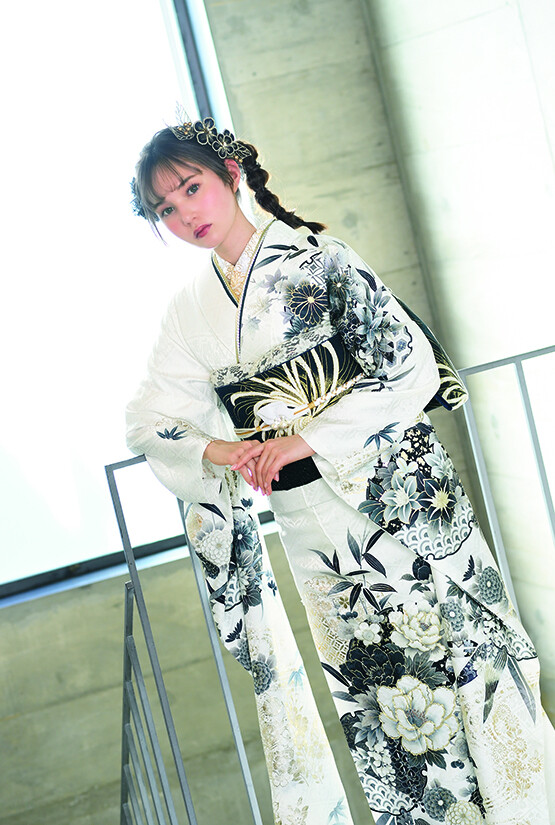 ふりそでfRIQUe(フリーク) produced by 呉服の松葉の振袖 /白色/古典/花柄/ furisode Coffret CF ...