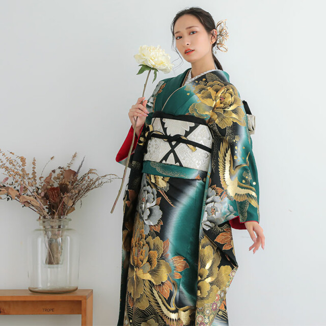 京都着物レンタル夢館の振袖 /緑色/ゴールド色/エレガント/牡丹柄/ 桂
