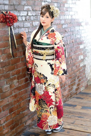豪華絢爛　白地に大きな赤バラが豪華な振袖_振袖_90