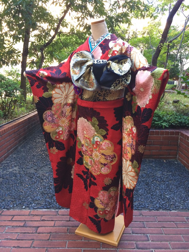 豪華振袖フルセット　菊　花柄 黒 赤 金 遊楽市の振袖 /赤色/黒色/古典/菊柄/ 赤 黒 菊 | My振袖