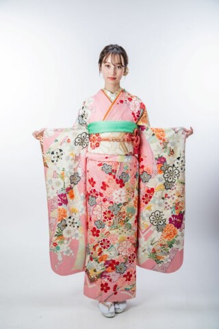 神谷侑理愛さんモデル着用！華古典柄_振袖_79870
