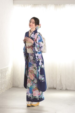 振袖　青色 花柄 正統派古典 青(ブルー)/ 紺 菊柄 可愛らしい柄 華やか 落ち着い