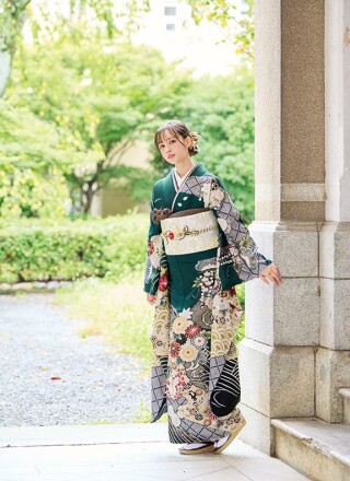 夢きらら川口店の振袖 /白色/青色/古典/菊柄/ 白地振袖 くすみカラーの