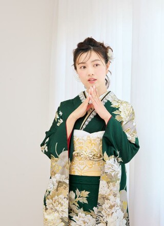 【即購入歓迎】緑色花柄振袖 金色帯付き 夢きらら吉祥寺店の振袖 /紺色/ゴールド色/レトロ/熨斗柄/ 紺地振袖