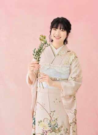 夢きらら川口店の振袖 /白色/青色/古典/菊柄/ 白地振袖 くすみカラーの