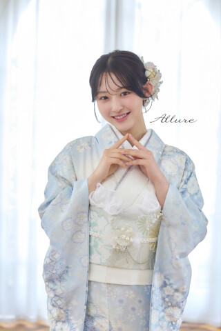 きものあさ川の振袖 /青色/白色/クール/花柄/ 人気インフルエンサー