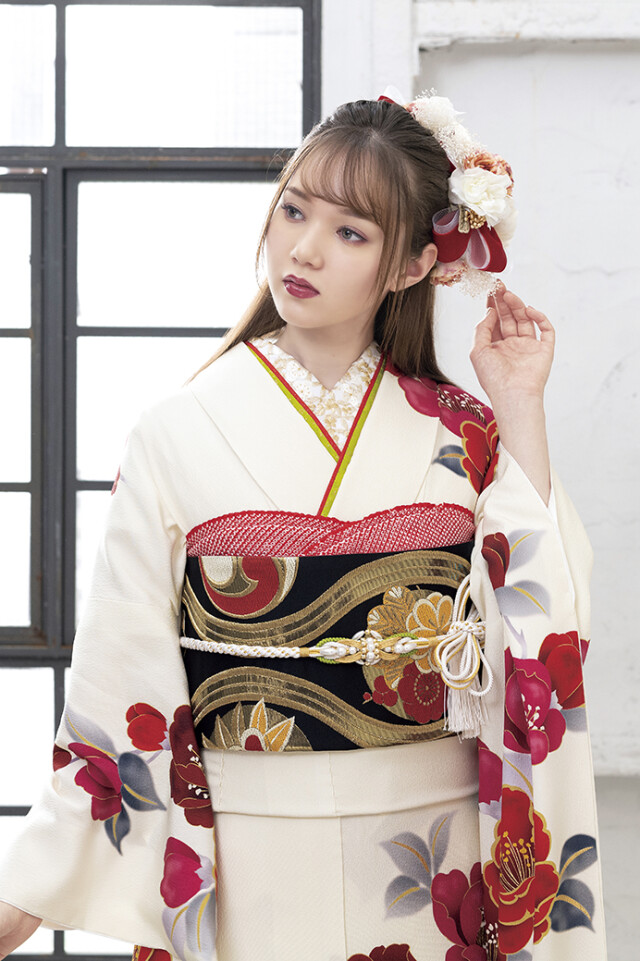 振袖マーメイド（旧：Sanwa 佐世保店）の振袖 /白色/レトロ/椿柄/ 東京