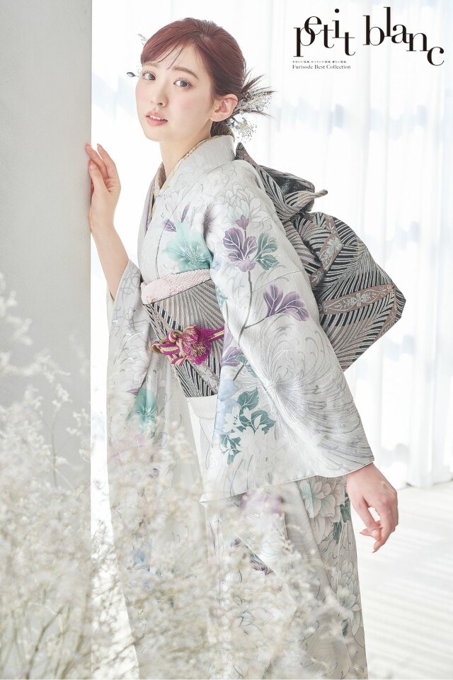 白地　シルバー　シック　小花　振袖のみ 白地 シルバー シック 小花 振袖のみ 白地 シルバー シック 小花 振袖