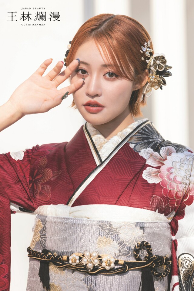 振袖レンタル おりえん｜大阪堺市の振袖 /赤色/白色/レトロ/菊柄/ 王林