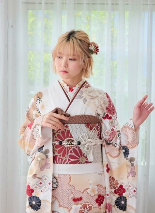 夢きらら川口店の振袖 /ピンク色/白色/クール/菊柄/ ガーリーな花柄