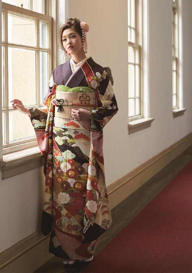 biwa桜 | 南草津店 | Princess Furisodeの振袖 /茶色/古典/花柄/ 和