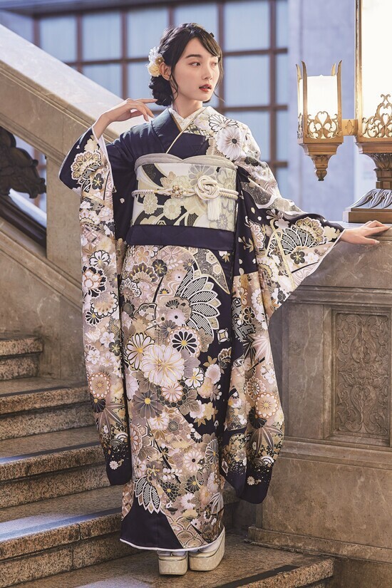 花てまり 南草津店の振袖 /紺色/白色/古典/花柄/ B1003 | My振袖