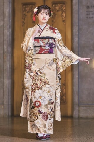 和とりえ 滋賀 安曇川の振袖 /ベージュ色/赤色/エレガント/花柄