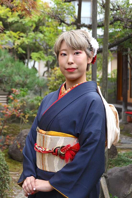 布施弥七京染店の振袖 /紺色/クール/無地柄/ 振袖 | My振袖