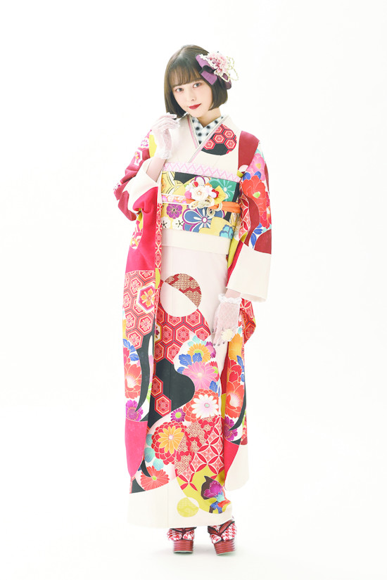 Studio Kirala 水戸内原店の振袖 /ベージュ色/赤色/レトロ/花柄/ 2020
