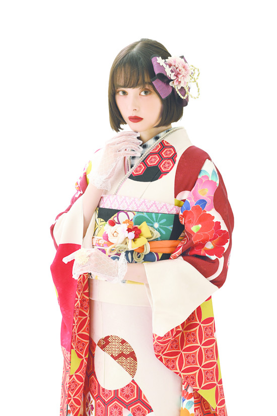 Studio Kirala 水戸内原店の振袖 /ベージュ色/赤色/レトロ/花柄/ 2020
