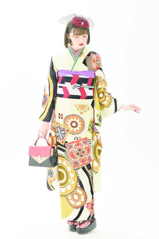 Studio Kirala 水戸内原店の振袖 /ベージュ色/オレンジ色/レトロ/車柄