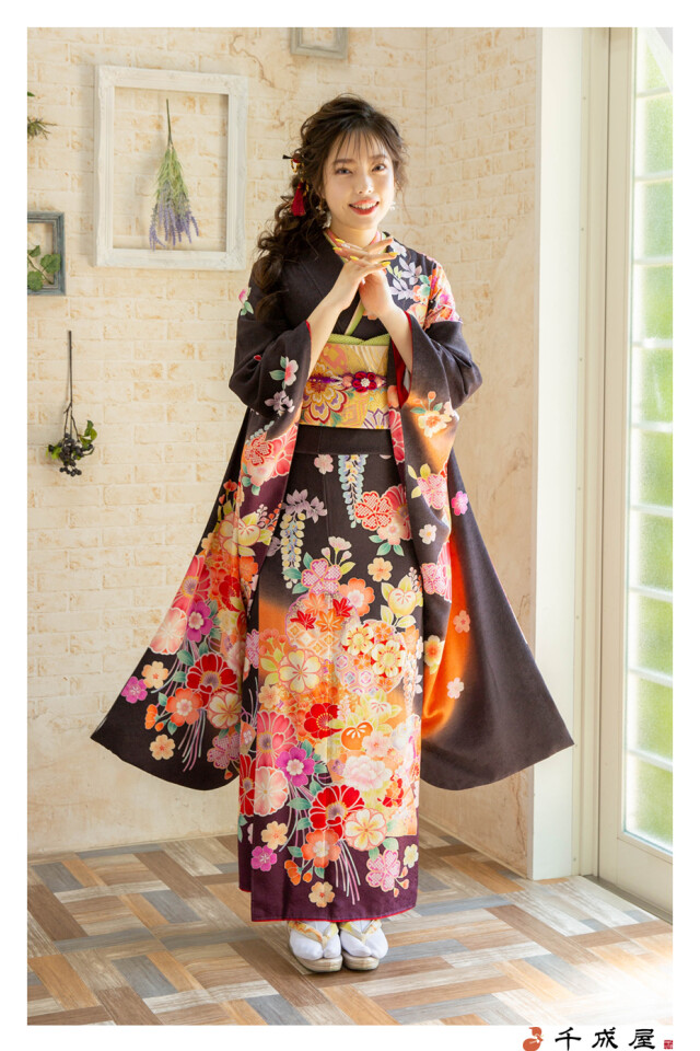 千成屋 ひたちなか本店の振袖 /茶色/オレンジ色/古典/花柄/ 【茶