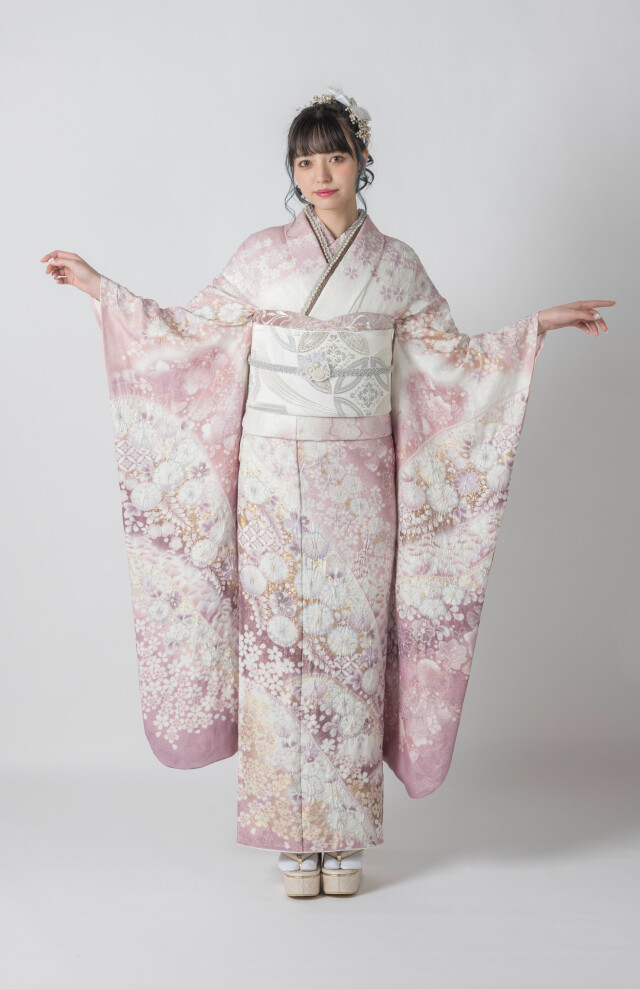 振袖studio 狭山 柿沼呉服店の振袖 /ピンク色/白色/古典/花柄/ くすみ