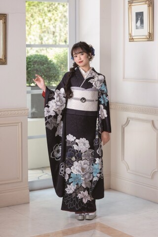黒にポイント柄の大人な振袖_振袖_84073 | 有限会社　こばやし呉服店
