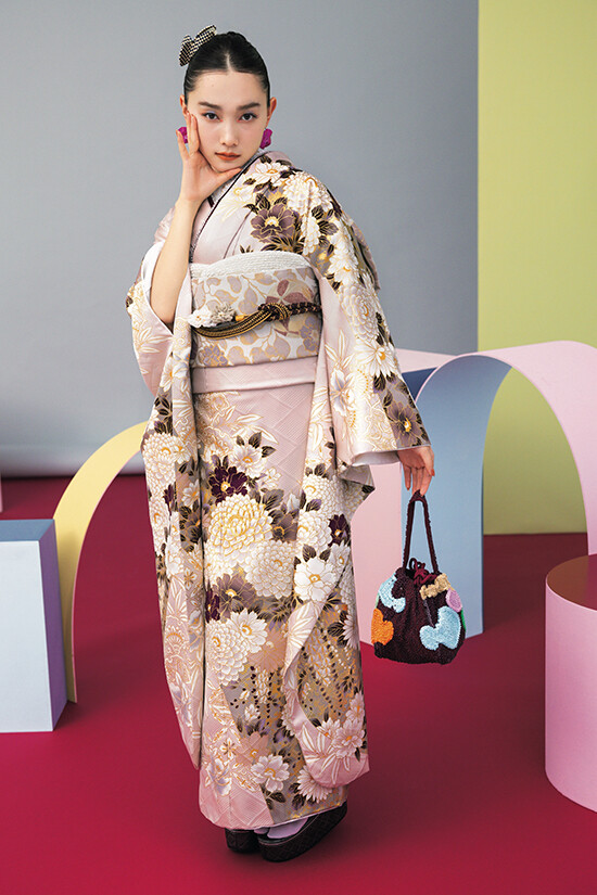 kiki chan♡ 様umean成人式 正絹振袖セット ふりそでKINAKO イオンタウン姫路店の振袖 /ピンク色/ベージュ色/古典