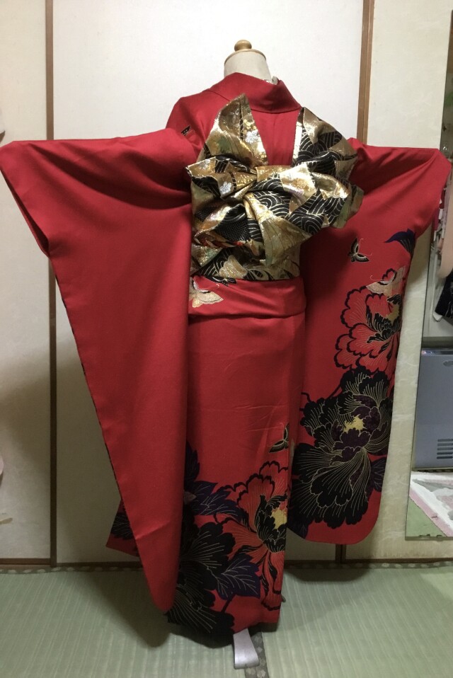 508y21〇袋帯 濃い赤 黒 牡丹 唐草〇美品 成人式 結婚式 モダンコーデ ドレス21の振袖 /赤色/朱色/古典/牡丹柄/ 朱赤色地に大きな牡丹柄