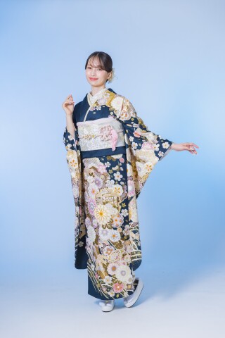 濃紺に映える金彩の菊と桜｜気品と華やかさを両立した華古典振袖_振袖_46481